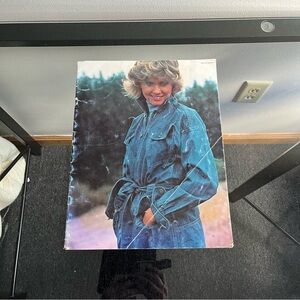 Olivia Newton John, Fan program. MCA records 1976 Clearly love concert book